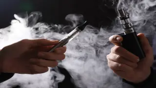 هل تساعد السجائر الإلكترونية في الإقلاع عن التدخين أم تُفاقم المشكلة؟ دراسة حديثة تُجيب