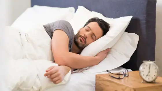 هل “سليبماكسينغ” هو الطريق نحو النوم المثالي أم أنه مجرد هوس غير صحي؟