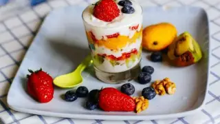 صحة الأمعاء : كيف يمكن أن يكون الزبادي بالفواكه الحلوى المثالية؟