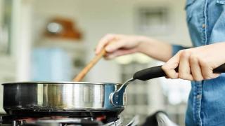 هل تعرف مخاطر إعادة تسخين الطعام؟ أطعمة يجب الحذر منها لتجنب التسمم